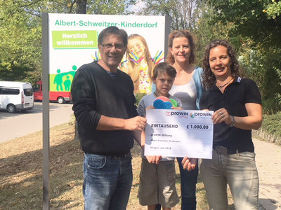 Charity-Wettbewerb von proWIN: Albert-Schweitzer-Kinderdorf erhält Spendenscheck